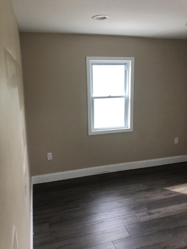 Building Photo - Nice, quiet 3/2 in North Huntingdon