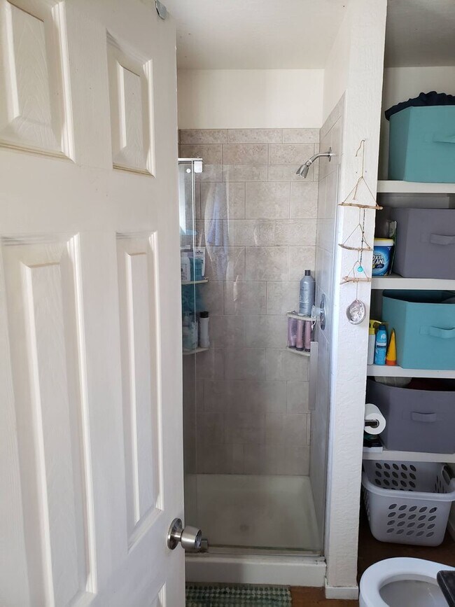Building Photo - LONG-TERM RENTAL: Prime Location! Economic...