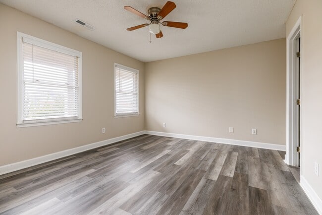 Building Photo - 220 Saddle Rock Ct