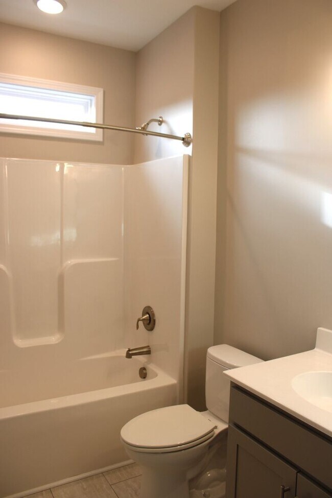 Building Photo - Flexible leasing Terms