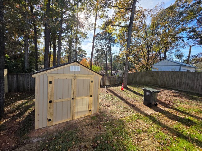 Building Photo - 9 Ridgeway Dr