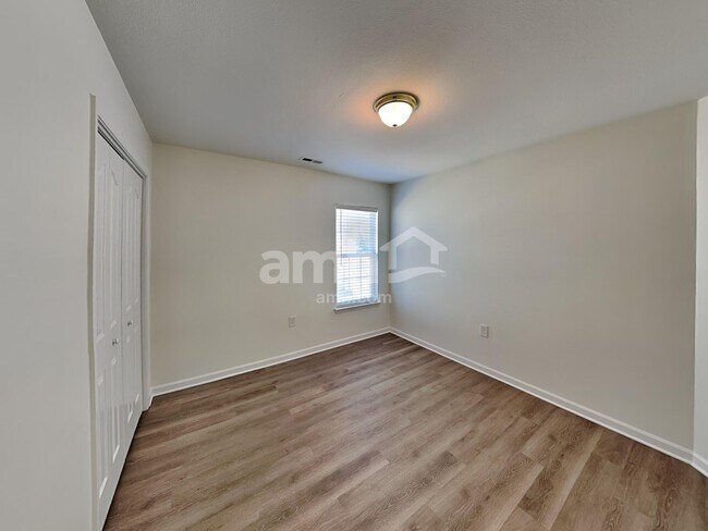 Building Photo - 194 Mott Rd