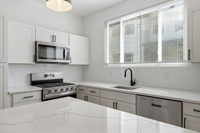 Building Photo - Brand New Renovation - Sharpsburg