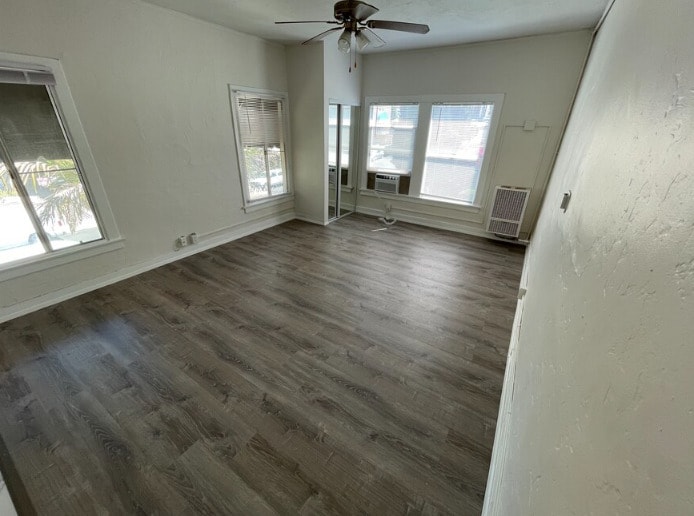 Building Photo - 919 S. Manhattan Pl