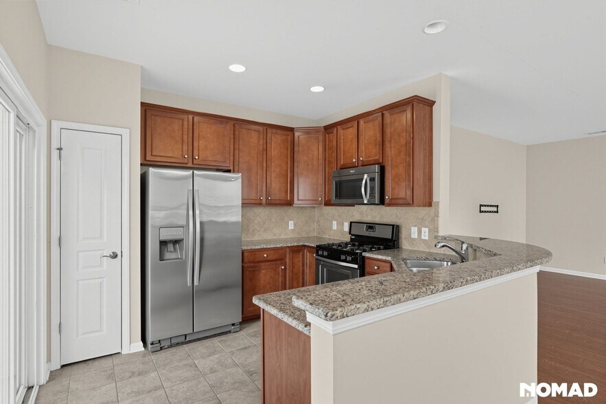 Building Photo - 6032 Carrollton Ln