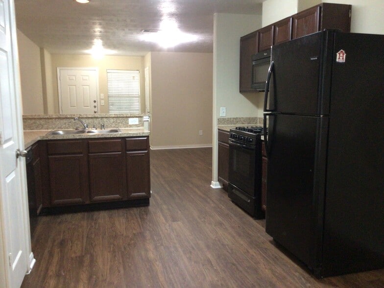 Building Photo - 22270 Queenbury Hills Dr