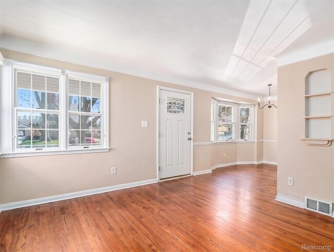 Building Photo - 633 N Dorchester Ave