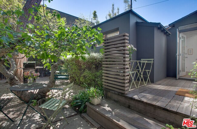 Building Photo - 757 1/2-757 1/2 Milwood Ave