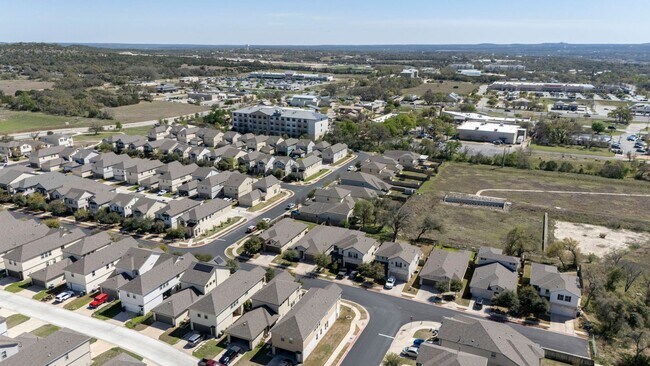 Building Photo - Dripping Springs Charmer