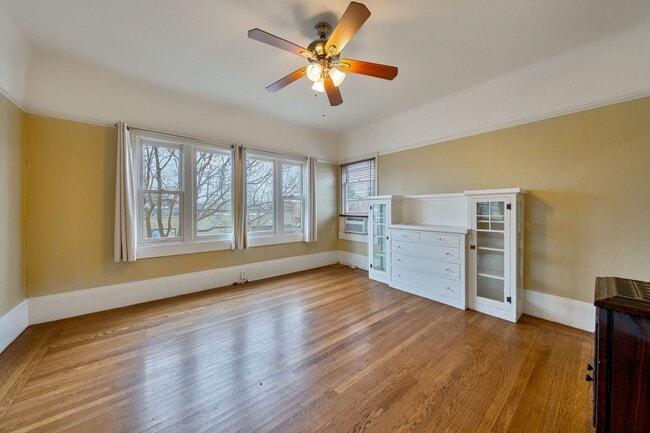 Building Photo - Charming Midtown 1-Bedroom Apartment with Private Balcony and Hardwood Floors!