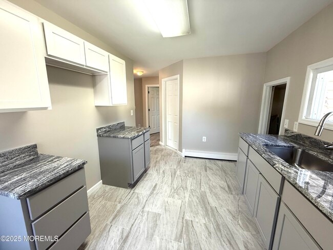 Building Photo - 410 Bay Way