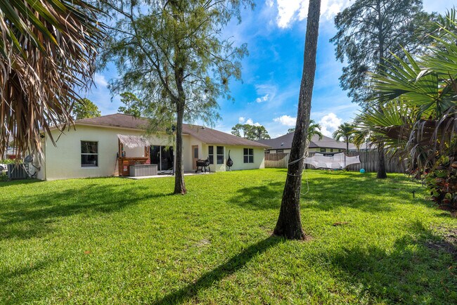 Building Photo - 14510 Paddock Dr