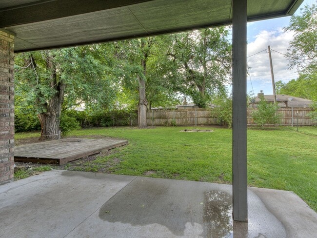 Building Photo - Newer Home + Putnam City Schools + 3 bedrooms