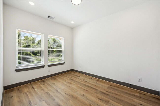 Building Photo - 8013 Ritz St