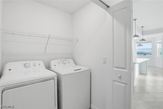 Building Photo - 15375 Grn Acrs Ave