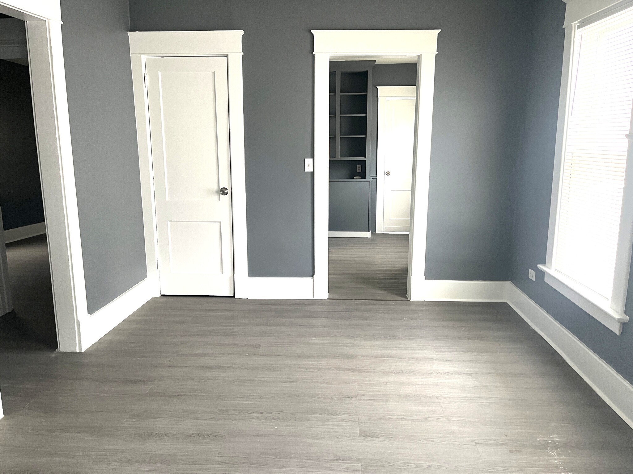 Building Photo - 548 E 7th St