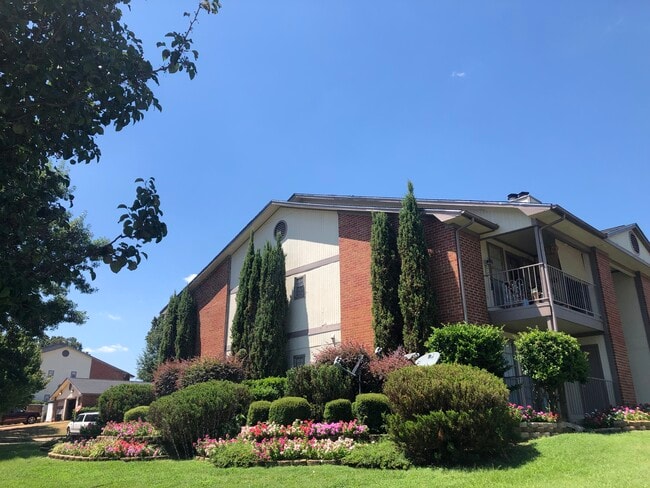 Building Photo - Summerhill Woods Apartments