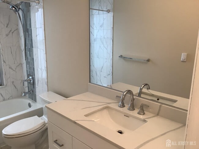 Building Photo - 404 Plymouth Rd