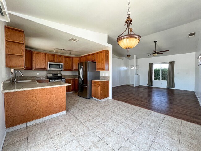 Building Photo - FANTASTIC HOME IN INDIAN COVE