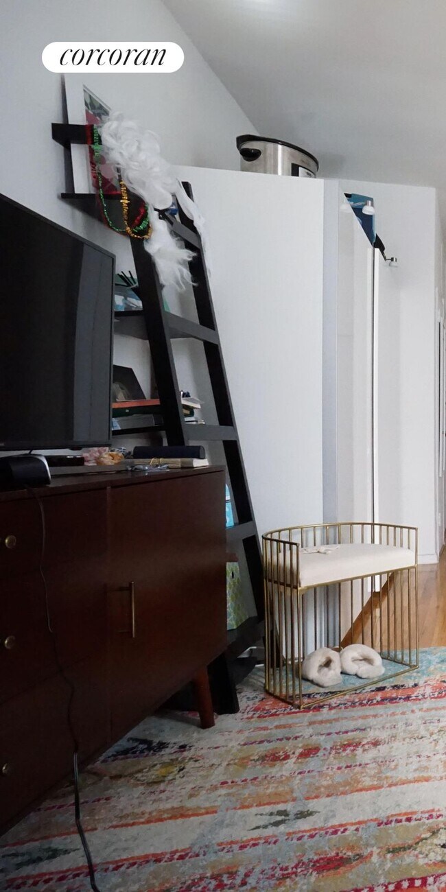 Building Photo - 1409 2nd Ave