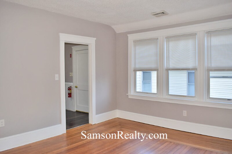 Building Photo - 136 Hillside Ave