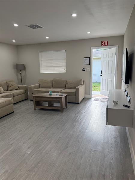 Building Photo - 827 SW 29th St