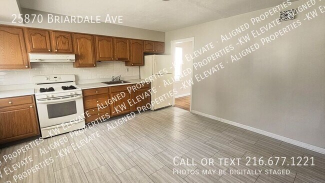 Building Photo - 25870 Briardale Ave
