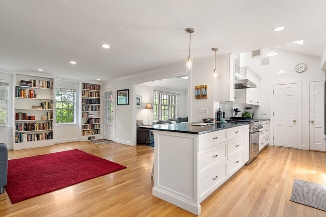Building Photo - 205 Brattle St
