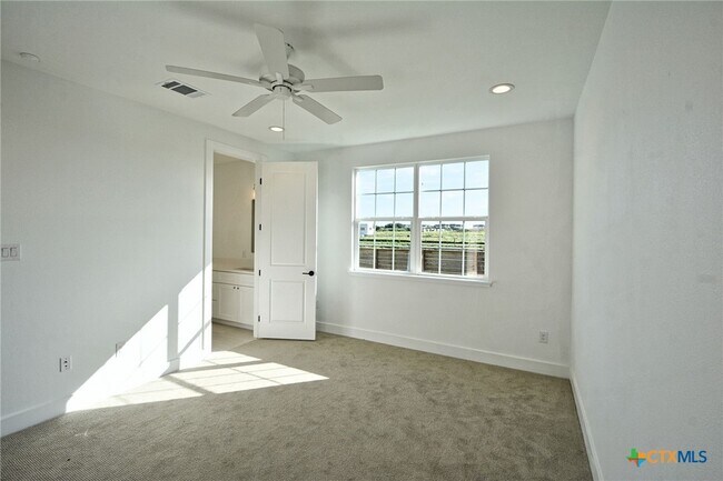 Building Photo - 421 Constance Dr