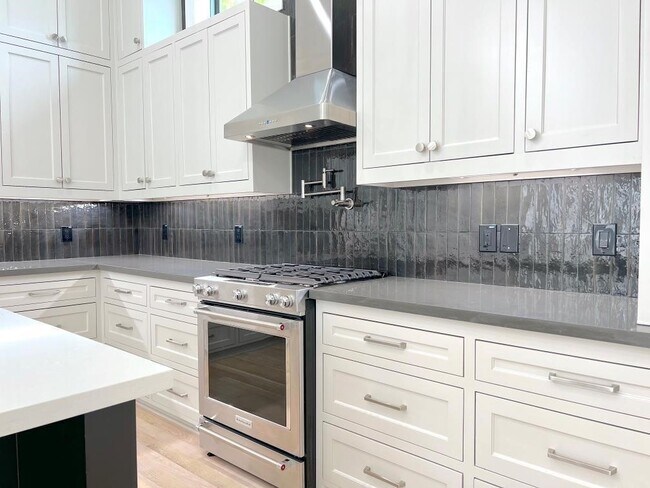 Building Photo - 2122 Blalock Rd