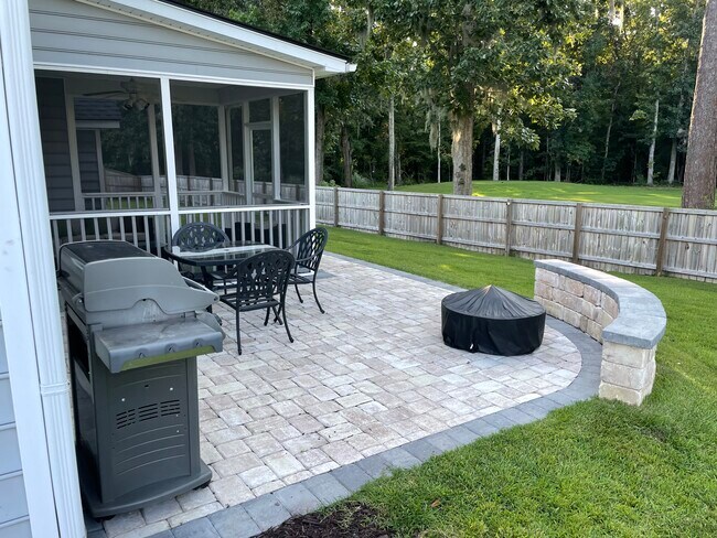 Building Photo - 5306 Mulholland Dr