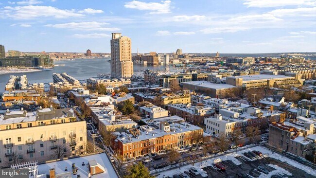 Building Photo - 1015 Riverside Ave