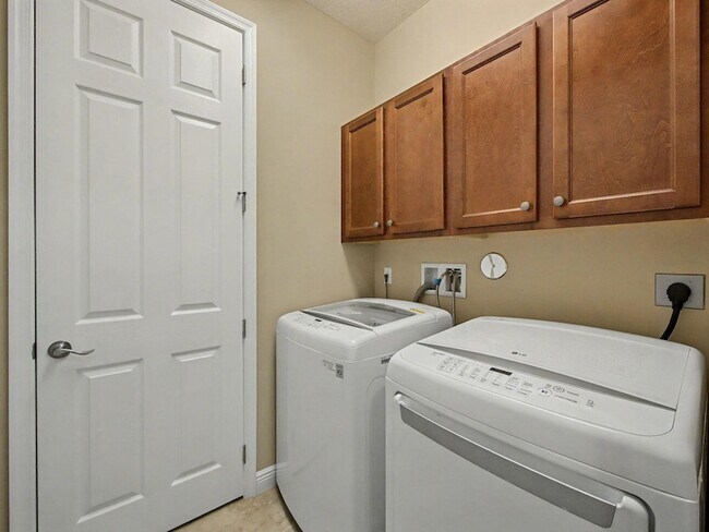 Building Photo - 12115 SW Bennington Cir