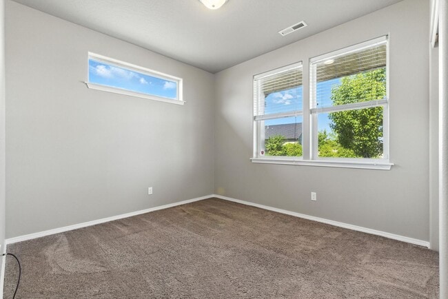 Building Photo - 7029 S Woodhaven Dr