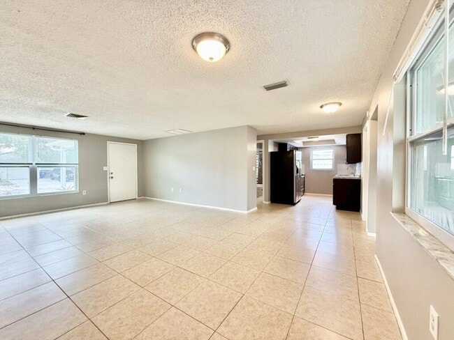 Building Photo - 6417 Sutherland Ave