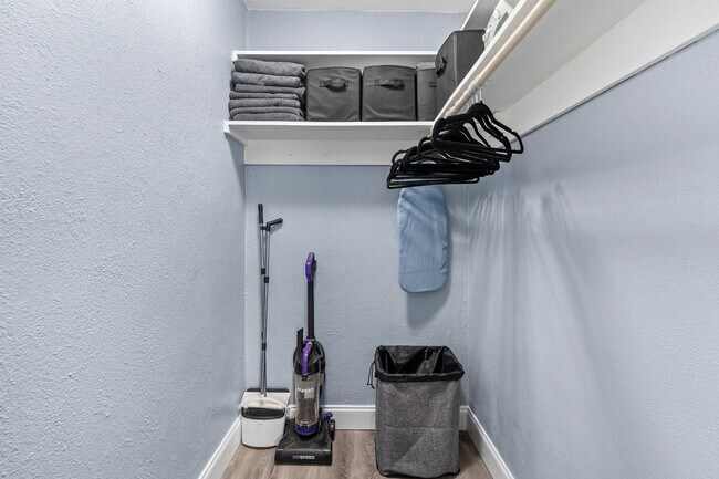 Building Photo - 401 S Mars Ave