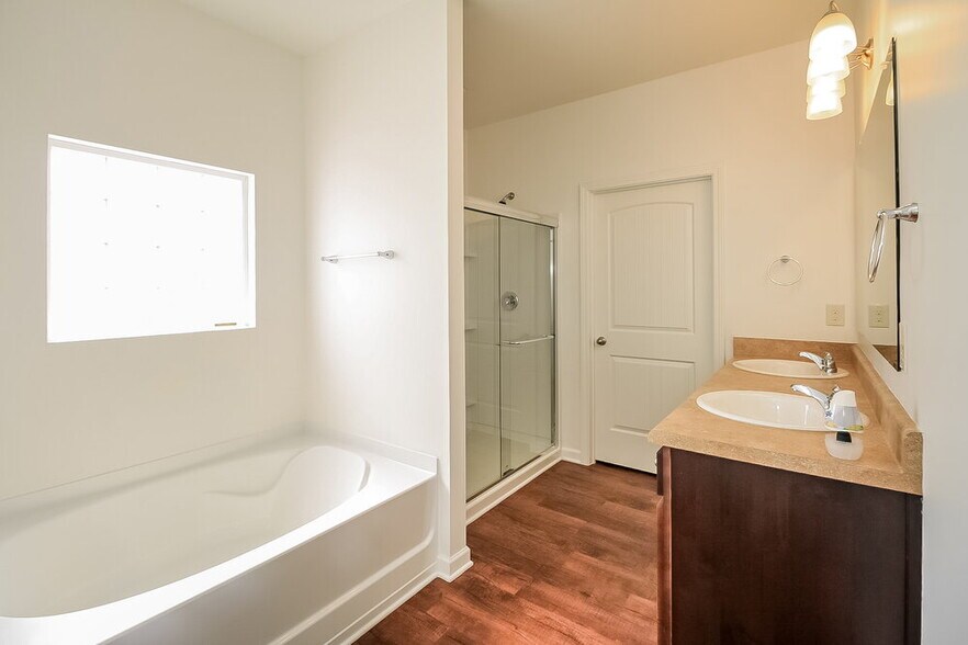 Building Photo - 141 Ivey Meadow Dr