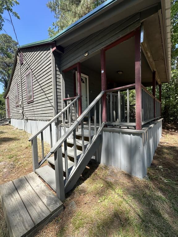 Building Photo - 2564 Lakeview Dr