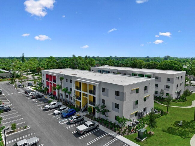 Building Photo - 4250 Lakewood Rd