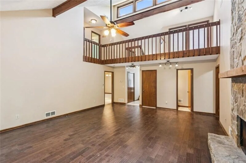 Building Photo - 1616 Maple Ridge Dr