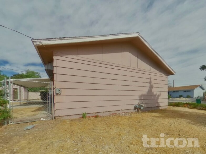 Building Photo - 1001 Akard Dr