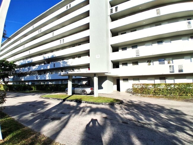 Building Photo - 1770 NE 191st St