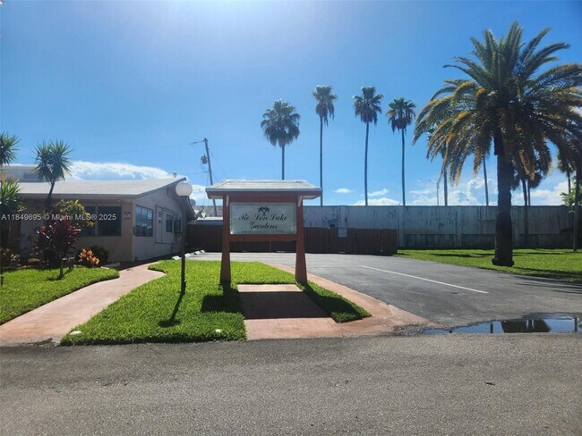 Building Photo - 920 SW 11th Ave