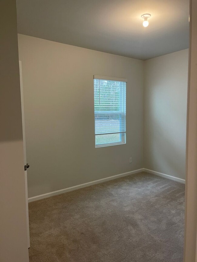 Building Photo - 4 bed 2 bath home in Heartwood!