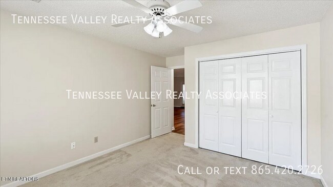 Building Photo - 805 Cedar Ln