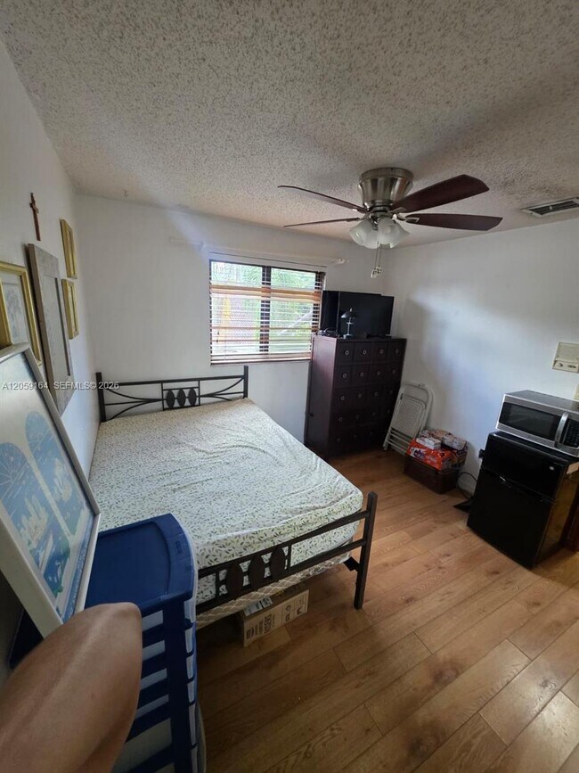 Building Photo - 421 SW 87th Ct