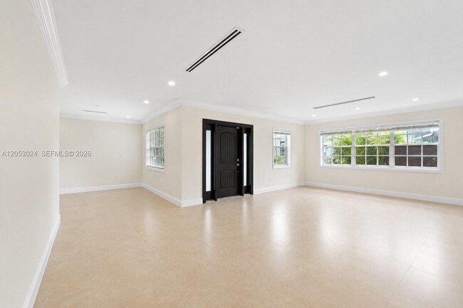 Building Photo - 516 Gerona Ave
