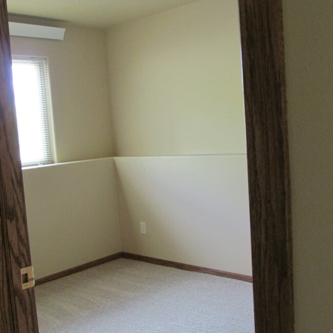 Building Photo - r1342