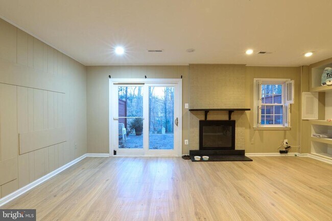 Building Photo - 7966 Hidden Bridge Dr