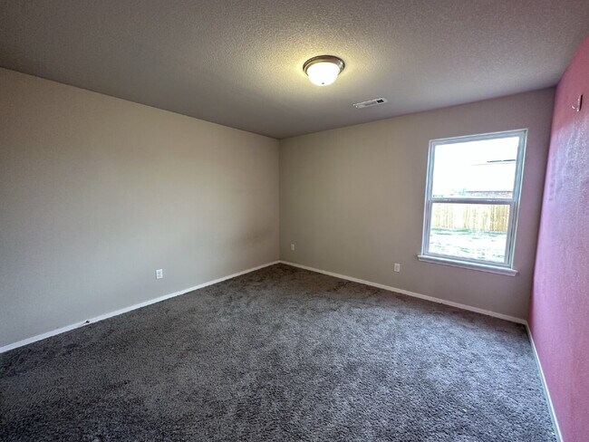 Building Photo - 6801 SW Pilgrim Rd